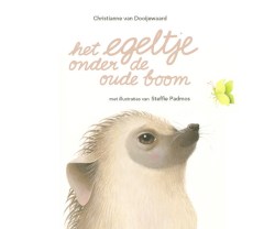 Het egeltje onder de oude boom
